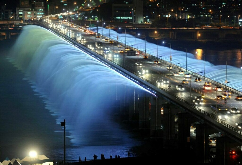Banpo-Bridge-Rainbow-Fountain-South-Korea