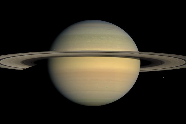 Saturn_during_Equinox-640x426