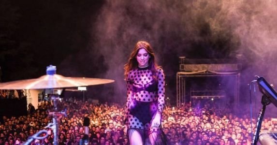dua-lipa-ne-tirane-ballina-680x356